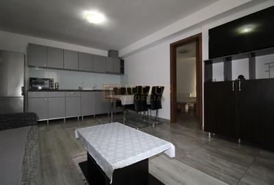 Apartament cu 3 camere semidecomandat, mobilat în Nord