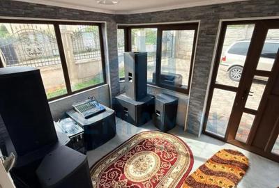 Casă cu 5 camere cu Teren 350 Mp în Ișalnița - 2