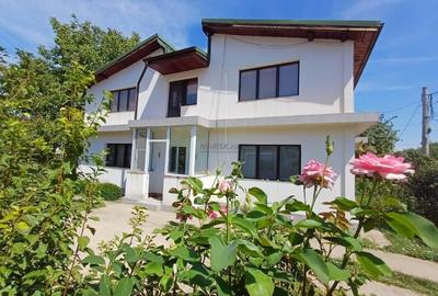 Casă cu 7 camere cu Teren 959 Mp în Central - 4