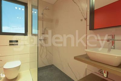 Casă cu 6 camere cu Garaj în Central - 2