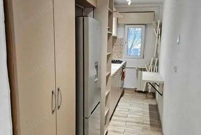 Apartament cu 2 camere semidecomandat în Tei