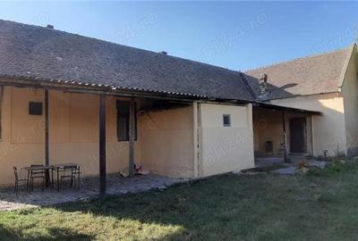 Casă cu 6 camere cu Teren 1400 Mp în Checea - 2