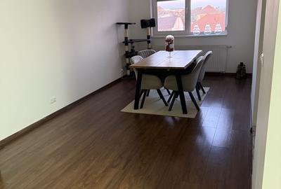 Apartament cu 3 camere decomandat în 14 Mai - 2