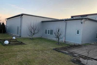 Spațiu comercial, de 1,400 mp, în Central - 3