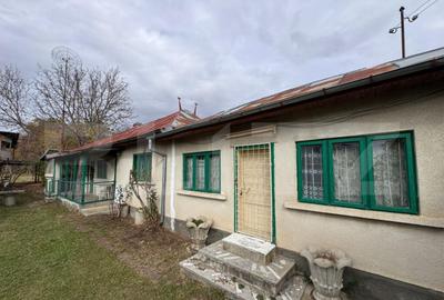 Casa solida din caramida cu teren generos Gura Ocnit - 1