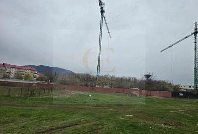 Teren de 900 mp, în Noua