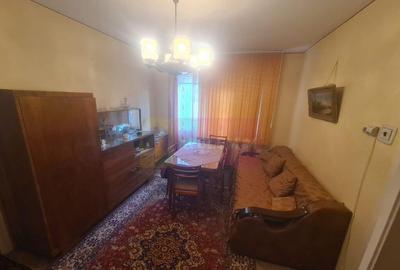 Apartament cu 3 camere de vanzare in Campina - Zona Scoal... - 9
