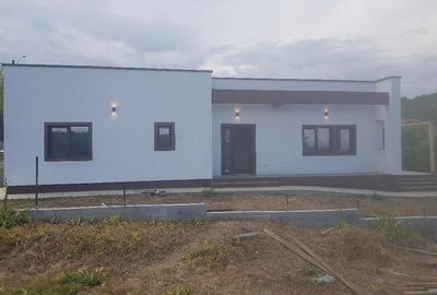 Casă cu Teren 500 Mp în Tomești - 1