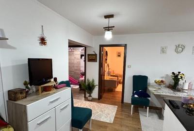 Vand apartament cu 3 camere decomandat - 2