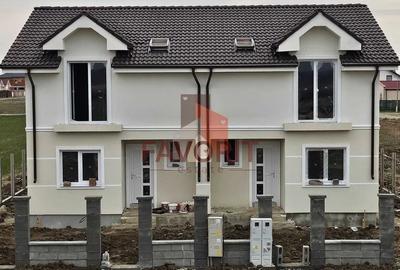 Duplex cu 4 camere cu Canalizare în Moșnița Veche - 1