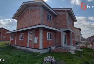 Casă cu 4 camere în Exterior Est