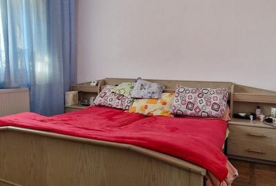 Apartament cu 3 camere decomandat în Cobadin