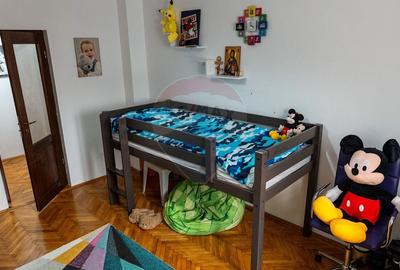 Casă cu 5 camere cu Teren 496 Mp în Periferie - 9