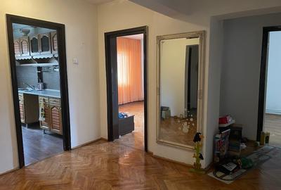 Apartament cu 4 camere decomandat în Micro 15 - 3