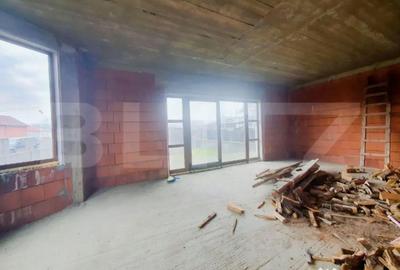 Casă cu 5 camere cu Teren 1000 Mp în Unirea