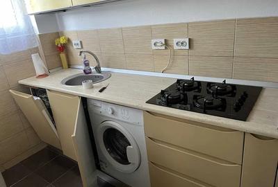 Apartament cu 3 camere semidecomandat, mobilat în Progresul - 7