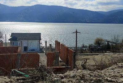 Teren de 700 mp, în Eșelnița - 2