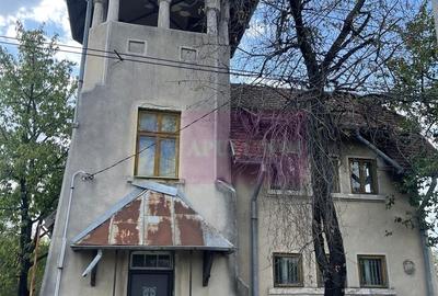 Casă cu 6 camere în Central