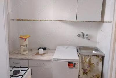 Garsonieră decomandată în Titan