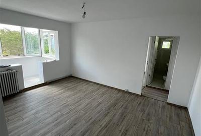 Mircea cel Batran - Str. Cerna , 2 camere renovat complet cu geam la baie