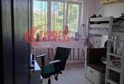 Titan, Jean Steriadi, Auchan Titan - 1