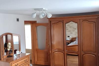 Casă cu 6 camere în Fieni - 4