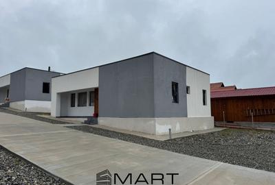 Casă individuală cu 3 camere cu Canalizare în Central - 1