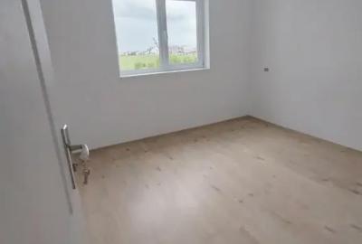 Casă cu 5 camere cu Teren 306 Mp în Malu Mare - 10