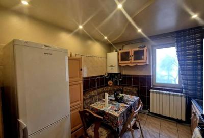 Apartament cu 3 camere decomandat în Central - 1