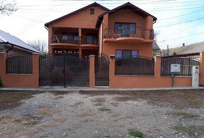 Casă cu 7 camere cu Teren 300 Mp în Năvodari - 4