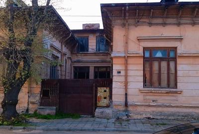 Casă cu 4 camere în Central - 1