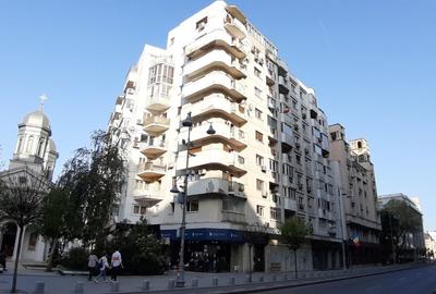 Penthouse cu 3 camere decomandat în Calea Victoriei