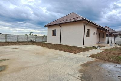 Casă cu 4 camere cu Teren 460 Mp în Vest