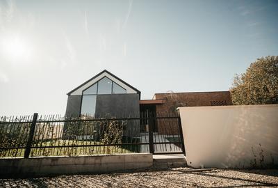 VILA CU PISCINA - OTOPENI - COMISION 0% - 9