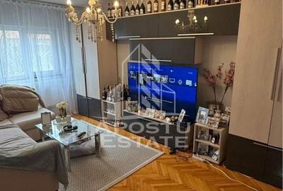 Apartament cu 3 camere, decomandat, situat in zona Soarelui