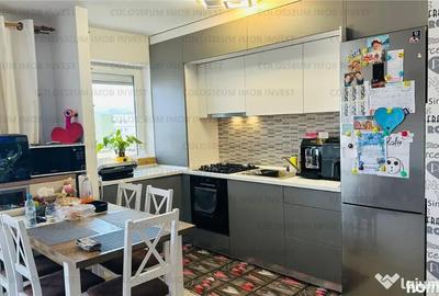 Apartament cu 3 camere semidecomandat în Tractorul - 3