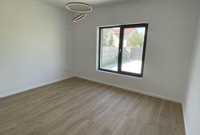Casă cu 4 camere cu Teren 425 Mp în Domnești - 4