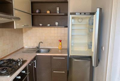 Apartament cu 3 camere decomandat în Bartolomeu