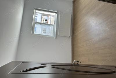 Apartament de vanzare cu 4 camere - 1