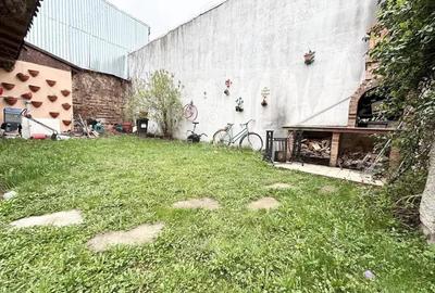 Casa zona centrala - singur #238;n curte - 243 mp - 3