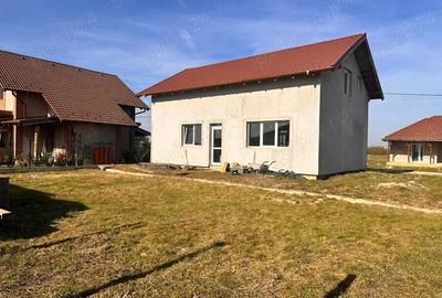 Casă cu Teren 552 Mp în Leș - 4