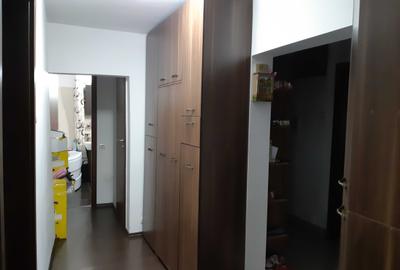 Apartament cu 4 camere decomandat în Apusului - 3
