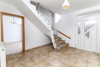 Casa spatioasa, parcari, curte si liniste in zona premium - Europa Casa spatioasa, parcari, curte si liniste in zona premium - Europa - 6