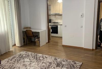Apartament cu 2 camere semidecomandat, mobilat în Tractorul - 3