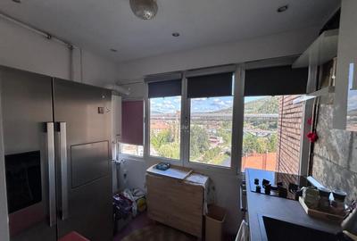 Apartament cu 3 camere semidecomandat în Central - 8