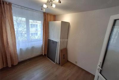 Apartament cu 3 camere semidecomandat în Micro III - 2