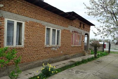 Casă cu Teren 2930 Mp în Giuvărăști - 2