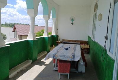 Casă cu 6 camere cu Canalizare în Hârșova - 2