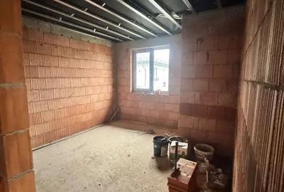 Casă cu Teren 450 Mp în Satu Nou de Jos