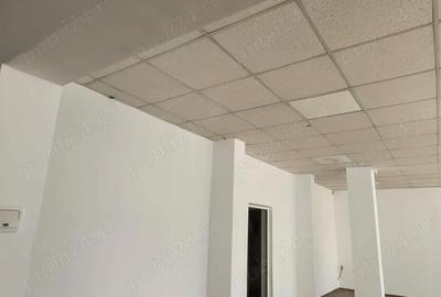 Spațiu comercial, de 40 mp, în Central - 3